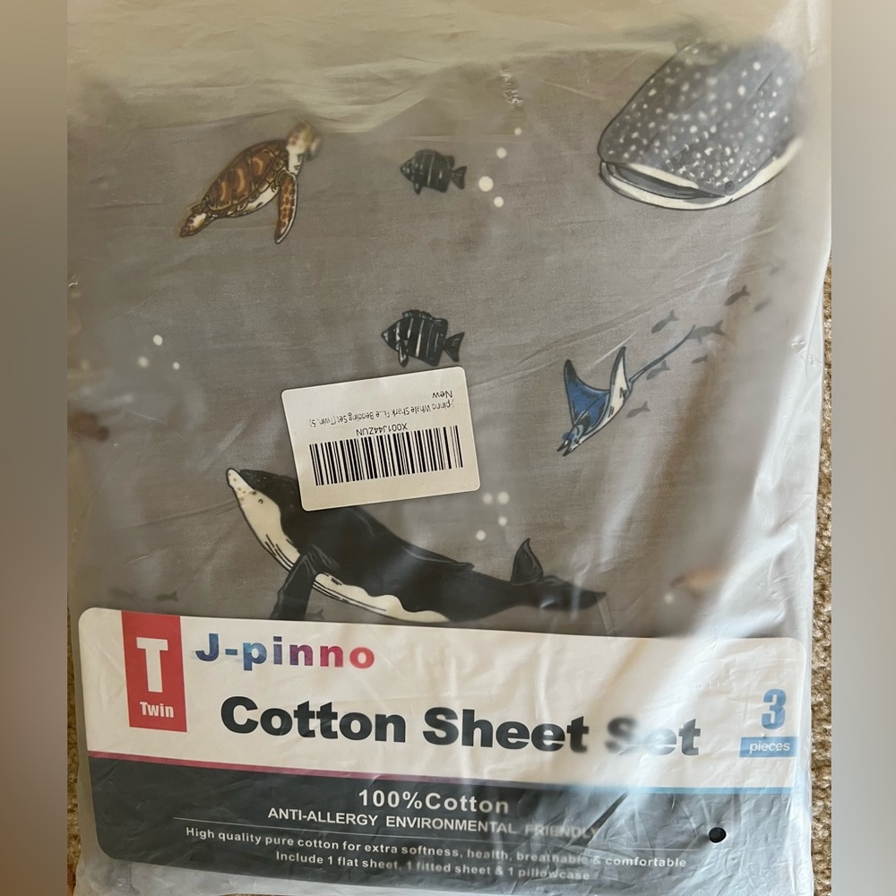 NWT Twin Sheet set. Fitted, sheet, case. Ocean theme - whales,sharks, manta rays